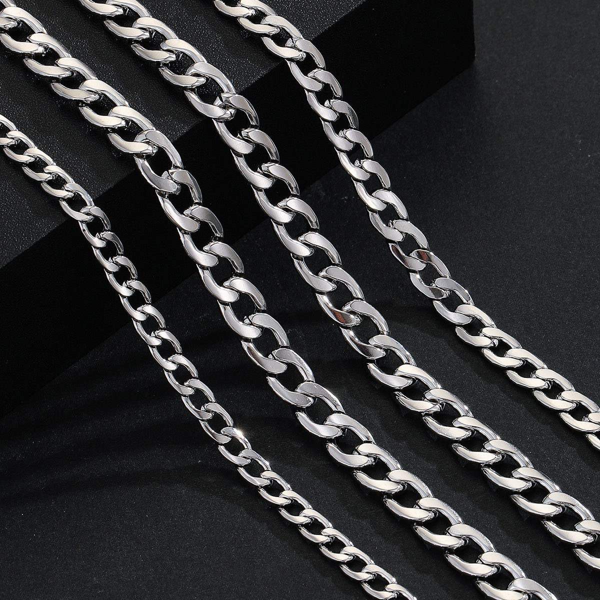 Fine Curb Chain - chain link close-up